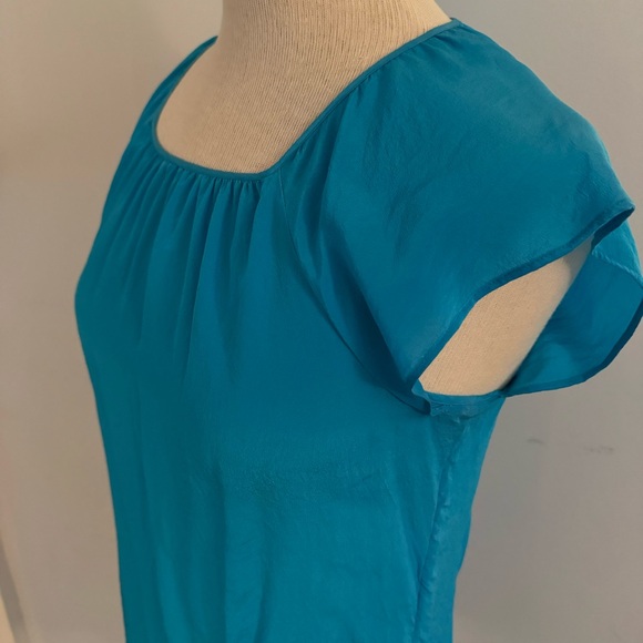 Banana Republic silk square neck top with back keyhole cut-out & flutter sleeve - Picture 9 of 12